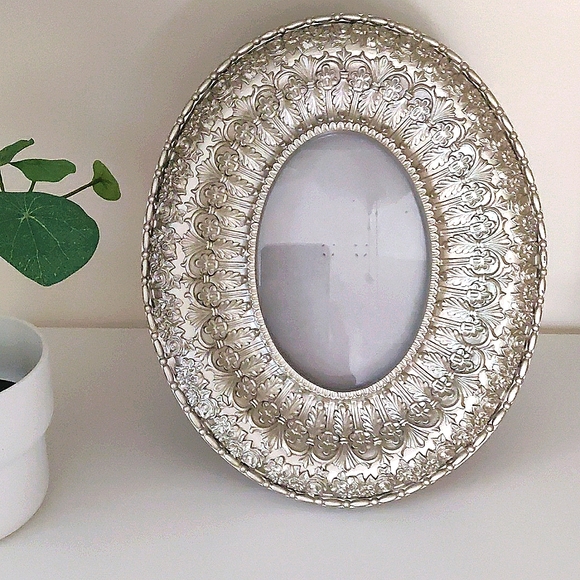 Broyhill silver frame oval. - Picture 2 of 5